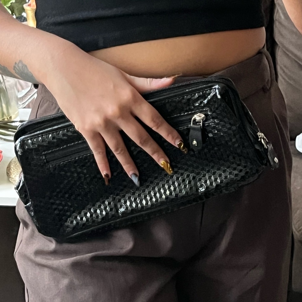 Black clutch